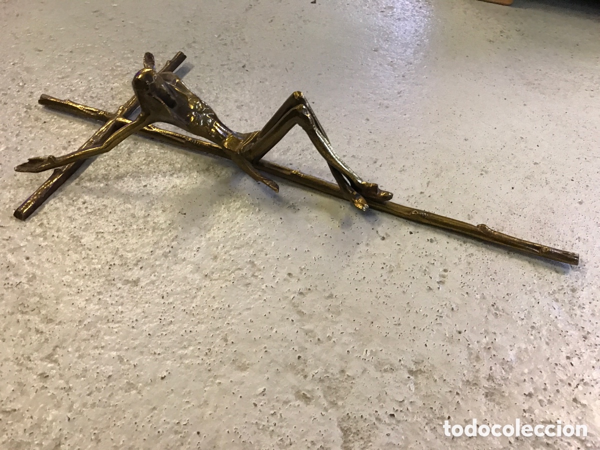 Antig&uuml;edades: Crucifijo modernista de bronce - Foto 2