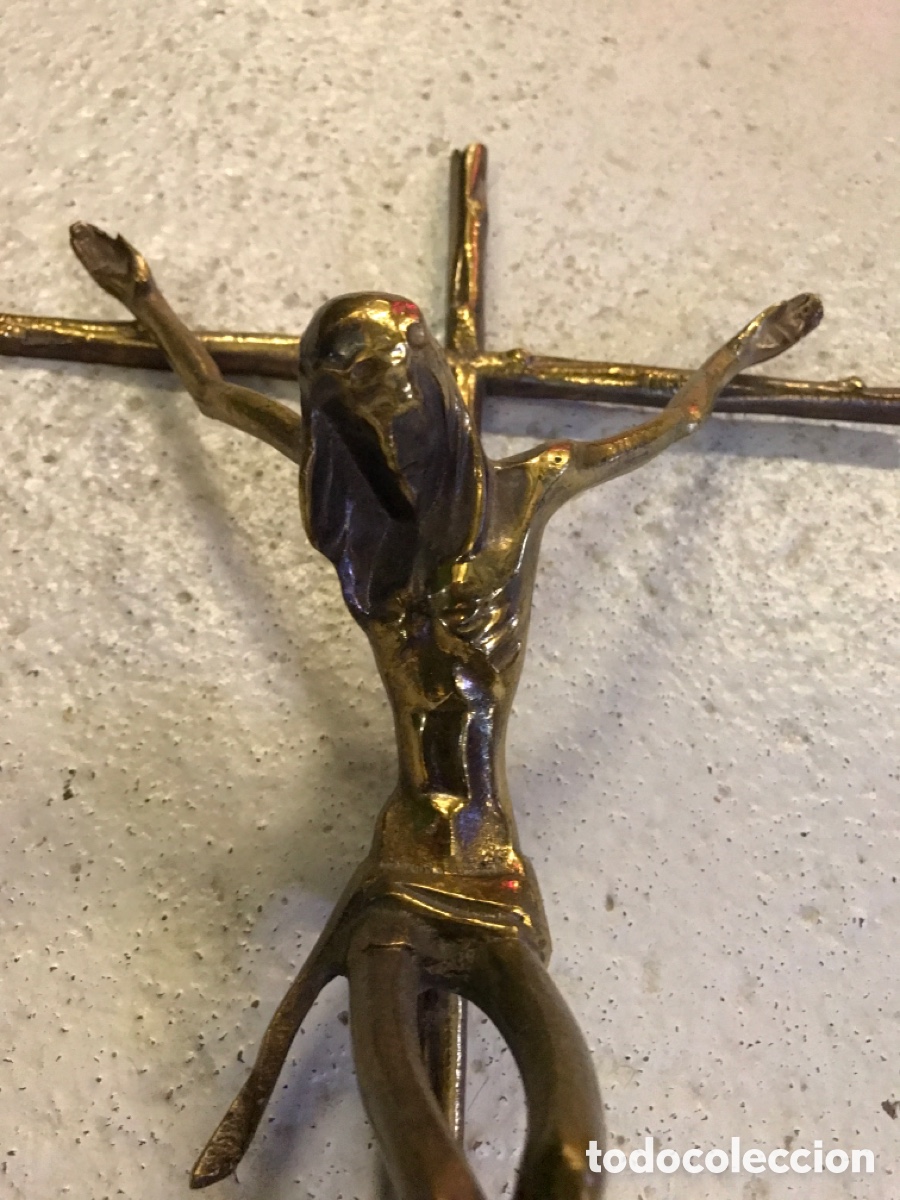 Antig&uuml;edades: Crucifijo modernista de bronce - Foto 4