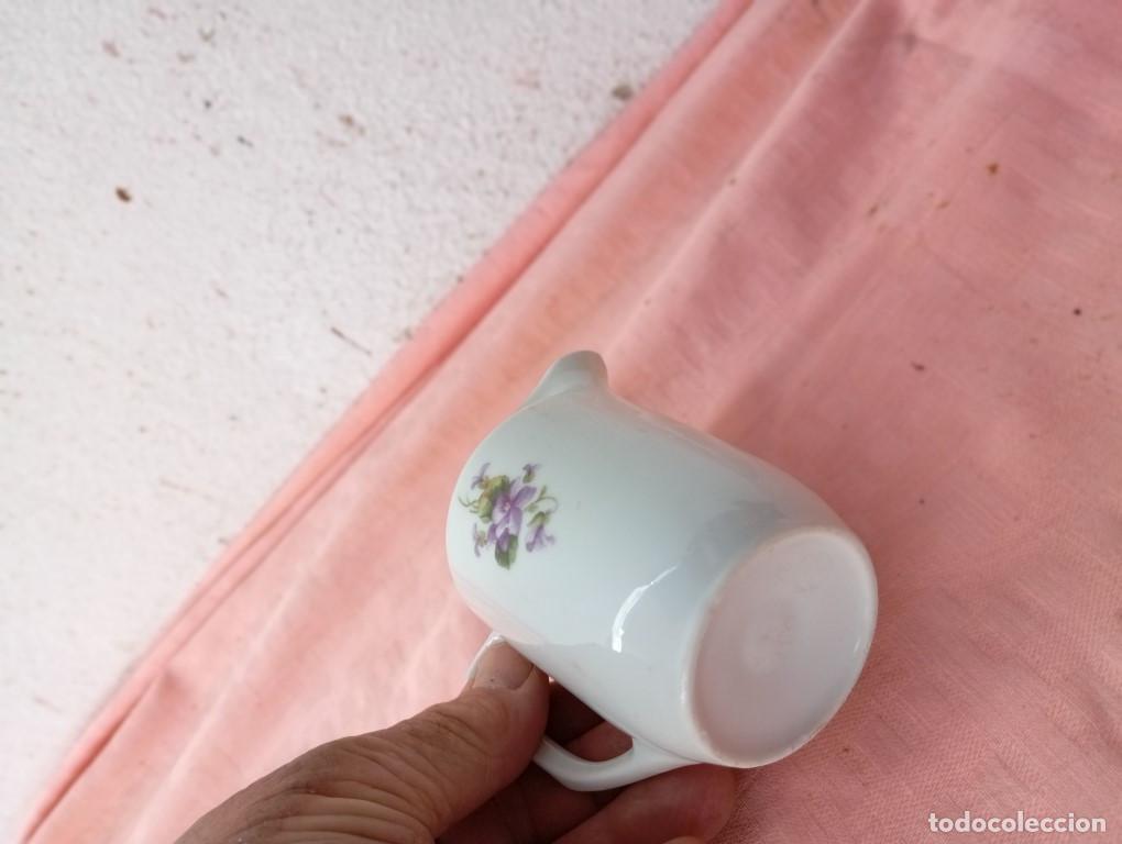 Antig&uuml;edades: peque&ntilde;a jarra de ceramica - Foto 2