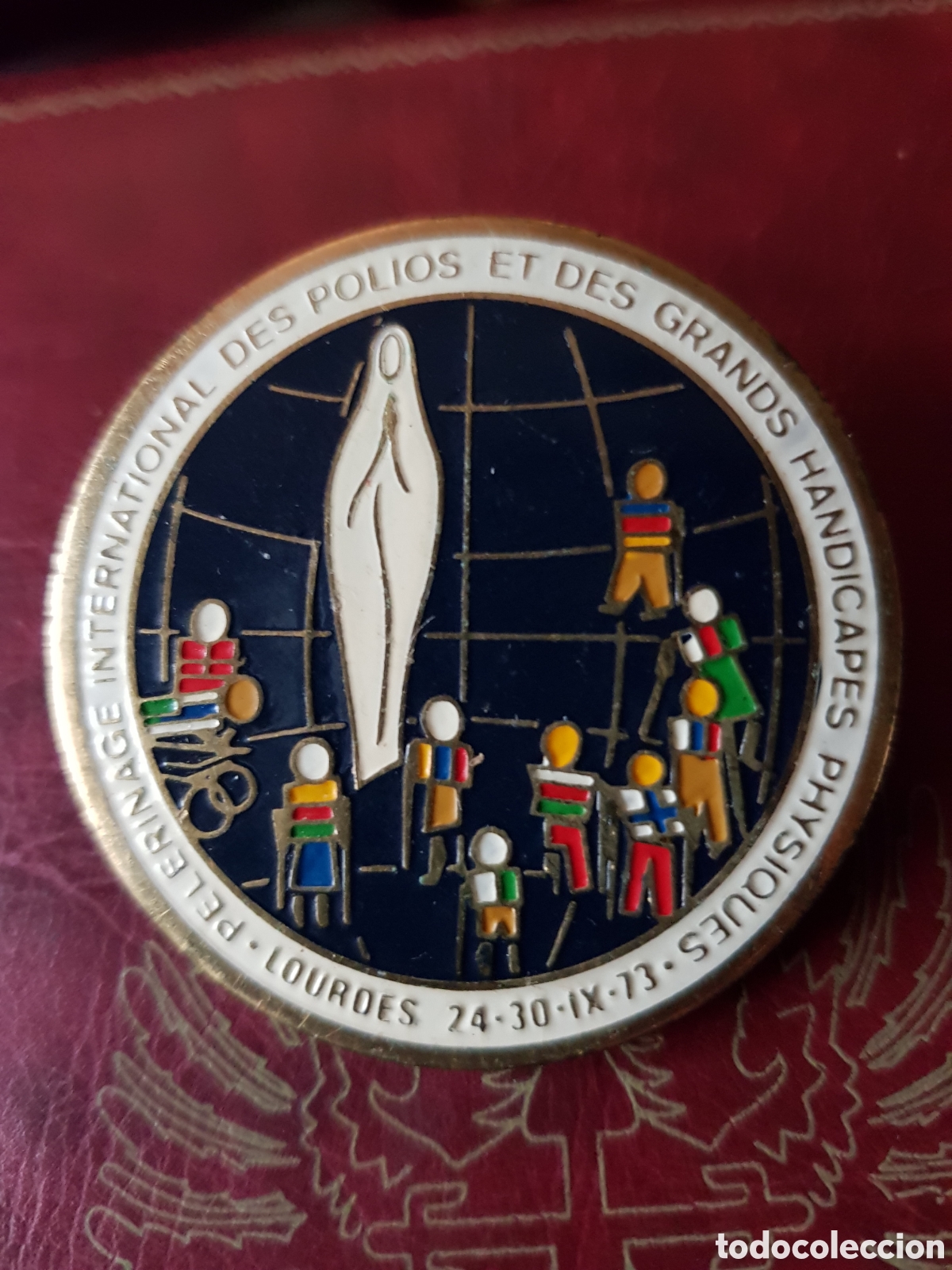 Antig&uuml;edades: ANTIGUA INSIGNIA ESMALTADA DE LA VIRGEN DE LOURDES
