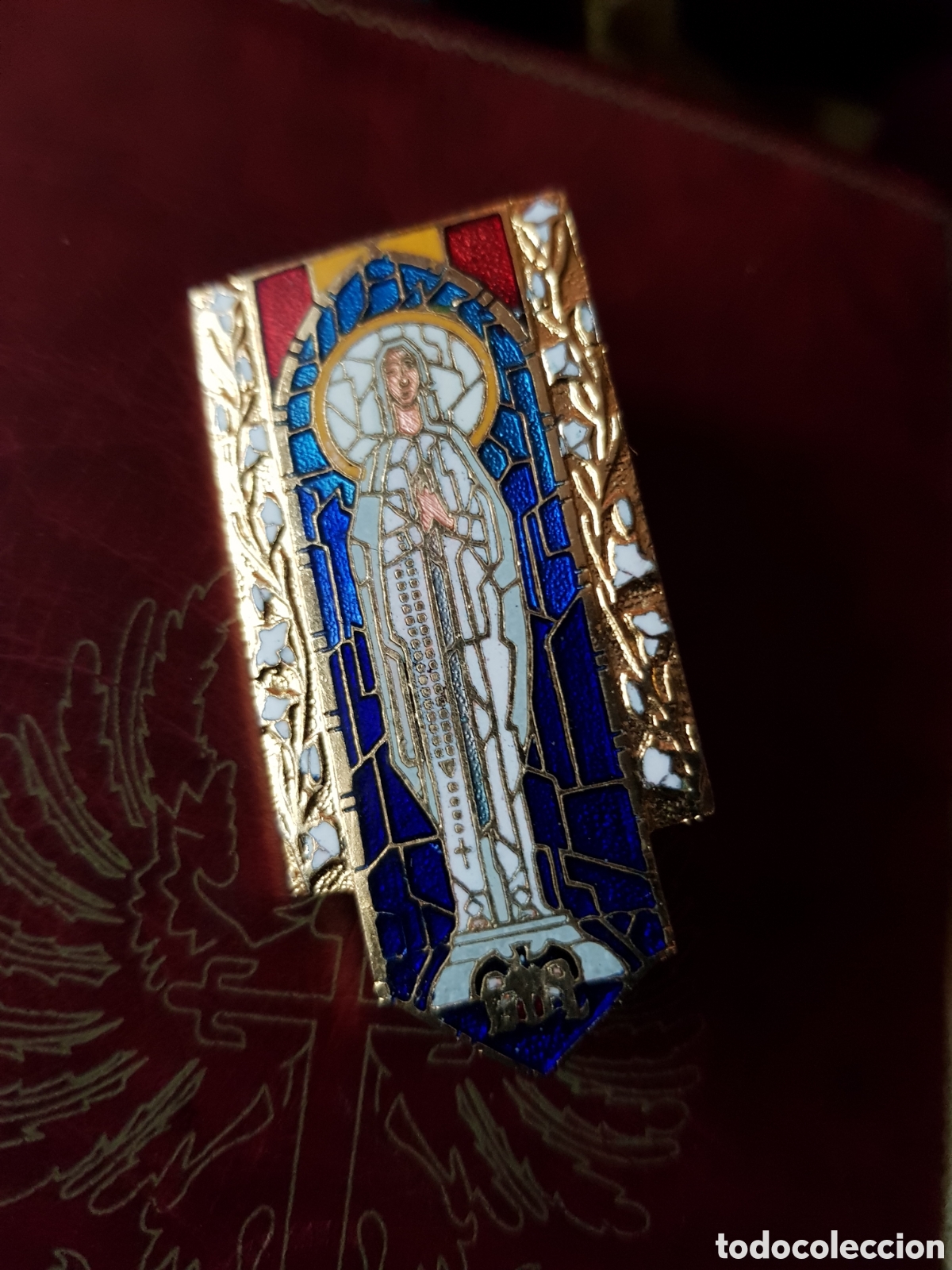 Antig&uuml;edades: ANTIGUA INSIGNIA ESMALTADA DE LA VIRGEN DE LOURDES