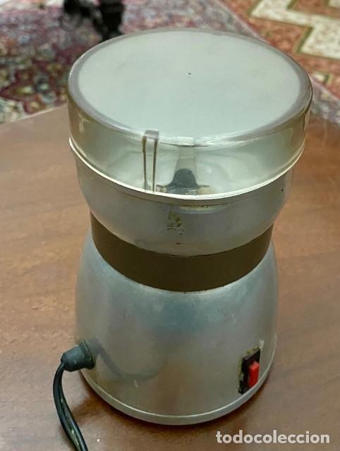 Antig&uuml;edades: ANTIGUO MOLINILLO DE CAF&Eacute; EL&Eacute;CTRICO PRIMERA GENERACI&Oacute;N MARCA TAURUS ALUMINIO A&Ntilde;OS 1960 OLIANA