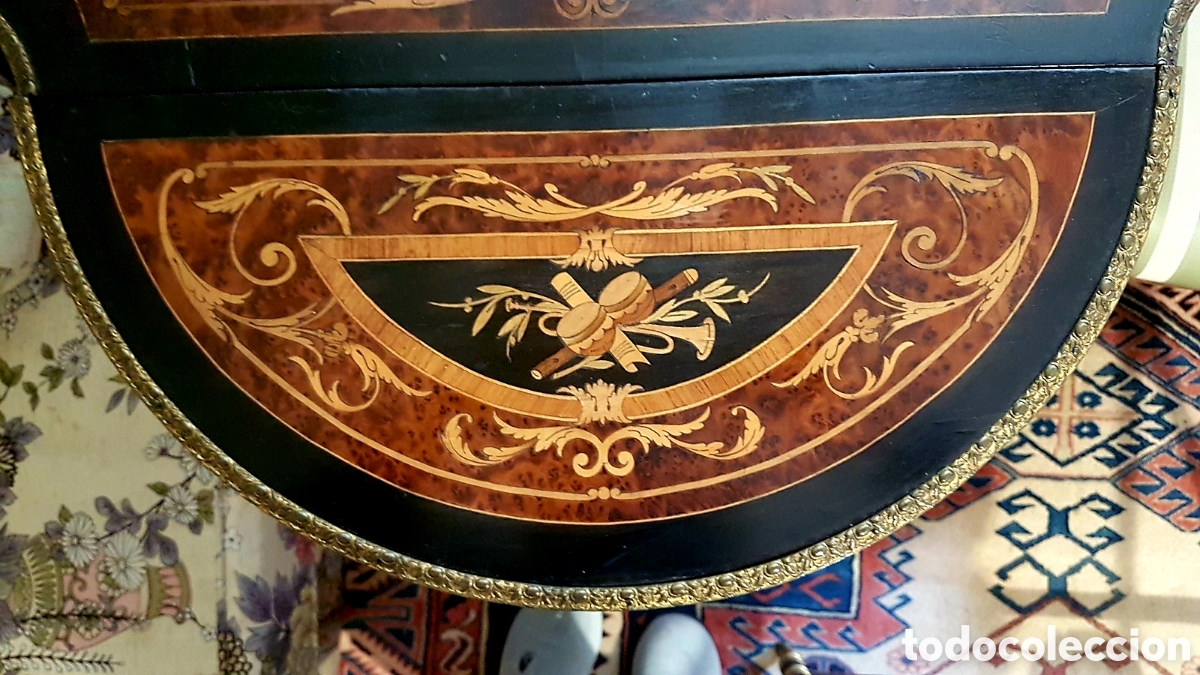 Antig&uuml;edades: Mesa de Marqueter&iacute;a Estilo Luis XVI - Foto 1