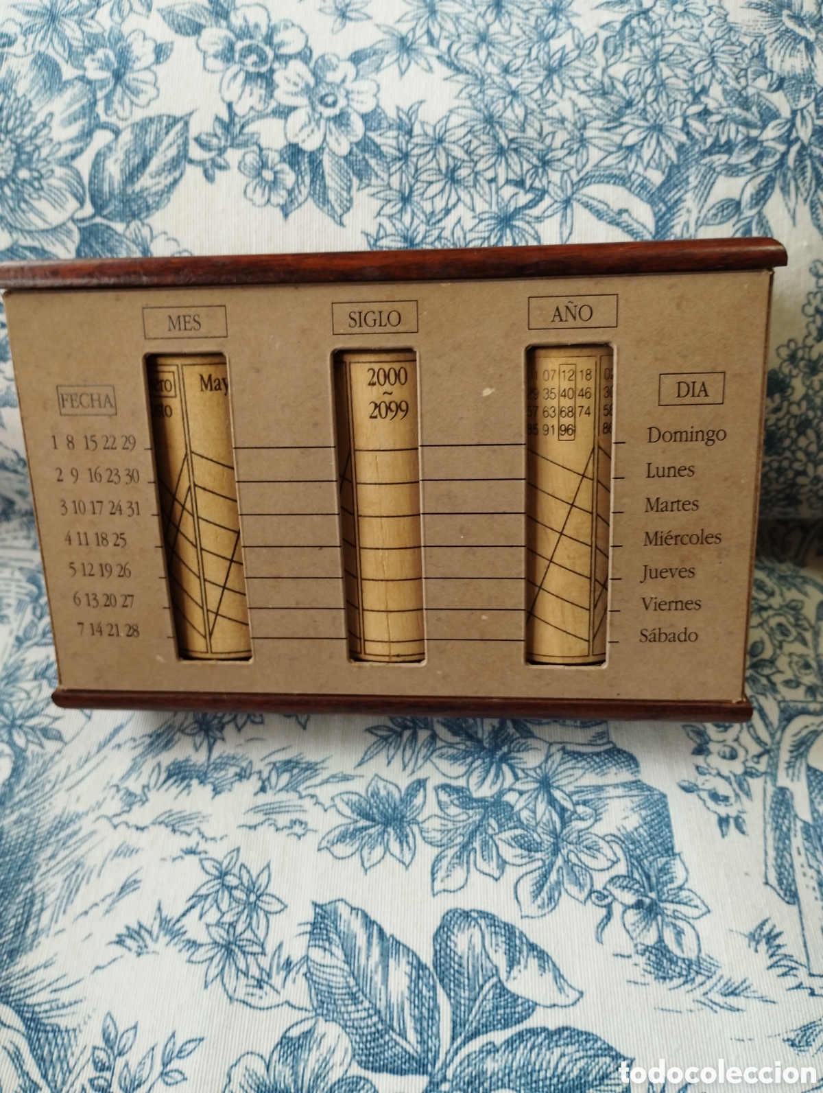 Antig&uuml;edades: Calendario perpetuo de madera - Foto 1