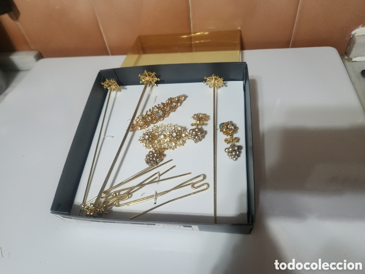 Antig&uuml;edades: Aderezo de fallera , a estrenar - Foto 1