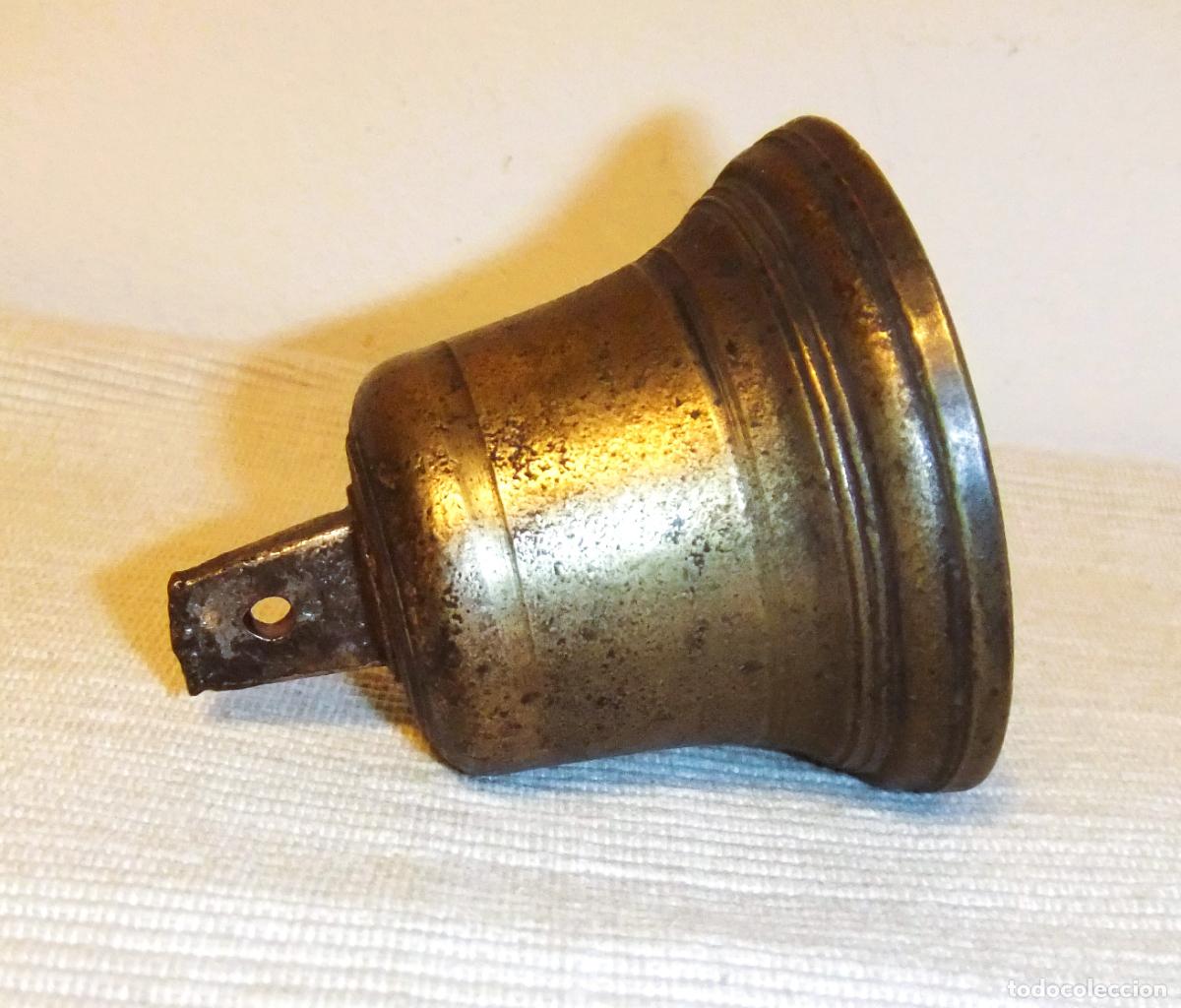 Antig&uuml;edades: PEQUE&Ntilde;A CAMPANA DE BRONCE CON EL N&ordm; 2 DE AVIGNON - Foto 3