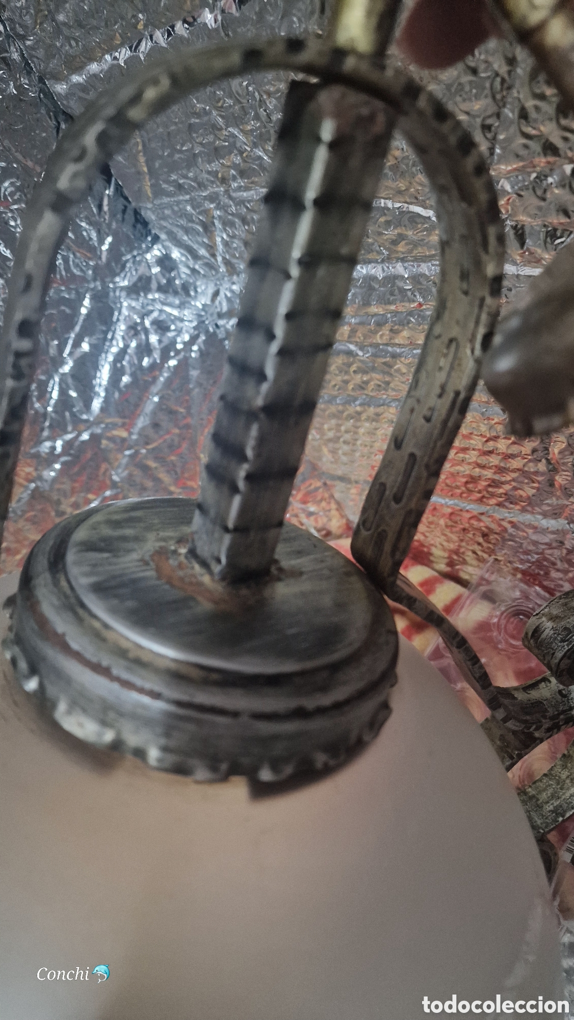 Antig&uuml;edades: 2 l&aacute;mparas de forja decorada con globo de cristal - Foto 2