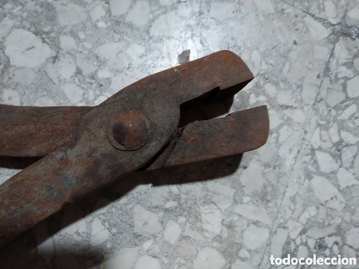 Antig&uuml;edades: Tenazas muy antigua y robusta a - Foto 3