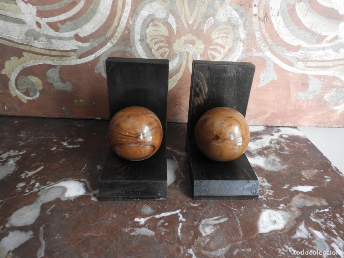 Antig&uuml;edades: PAREJA DE APOYALIBROS ART DECO DE MADERA - Foto 2