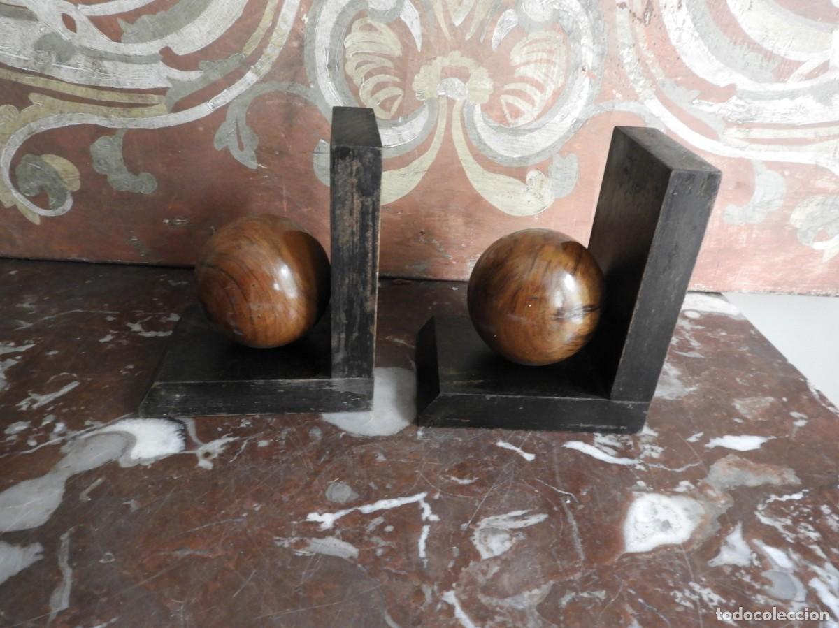 Antig&uuml;edades: PAREJA DE APOYALIBROS ART DECO DE MADERA - Foto 3