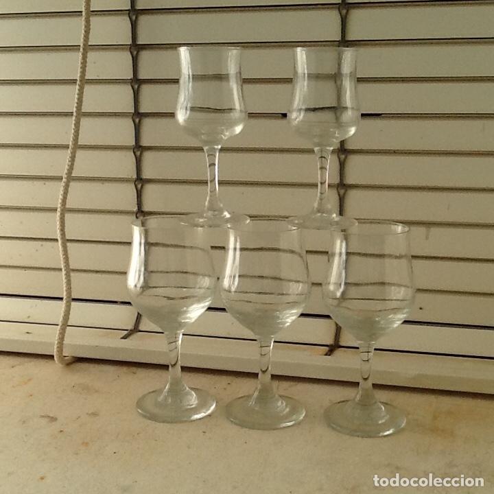 Antig&uuml;edades: LOTE DE CINCO COPAS DE LICOR.. - Foto 2