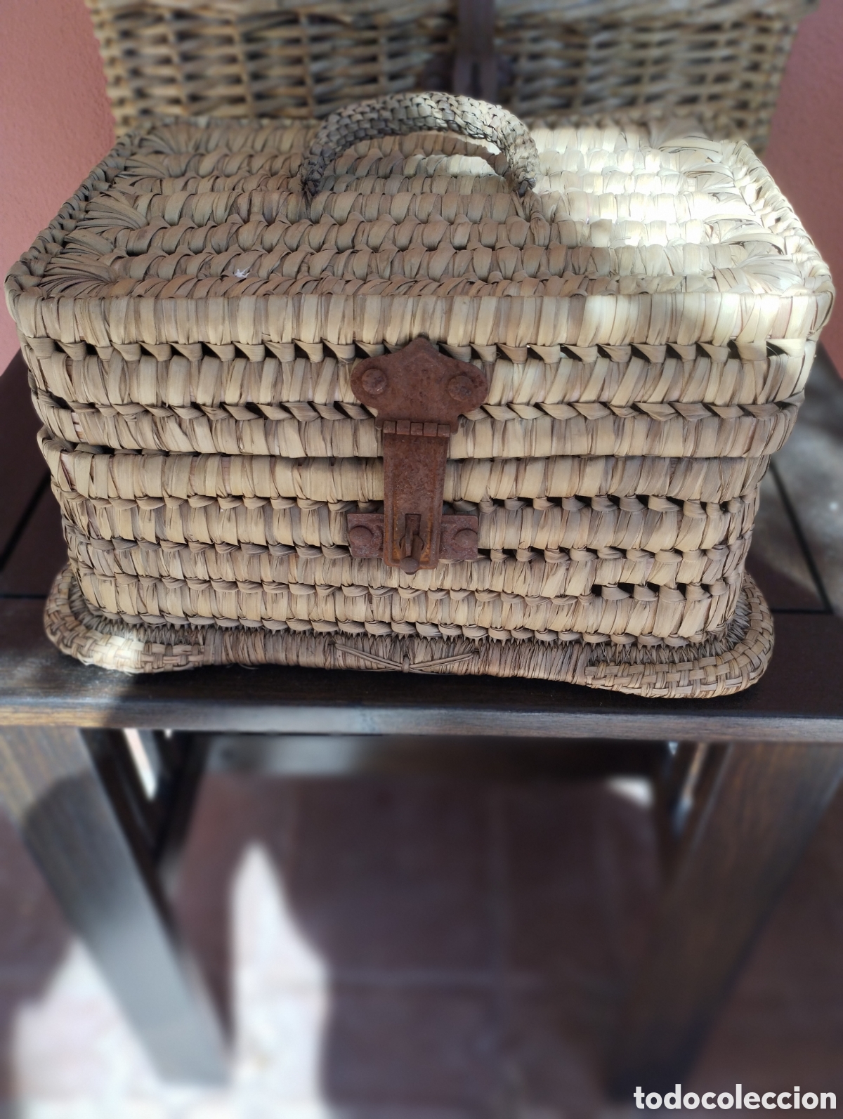 Antig&uuml;edades: Dos cestas de picnic, de mimbre, antiguas - Foto 3