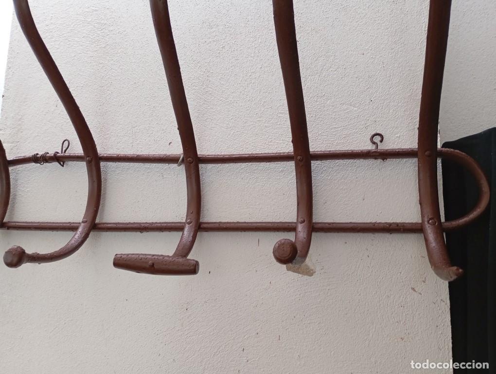 Antig&uuml;edades: percha antigua en forma de S - Foto 2