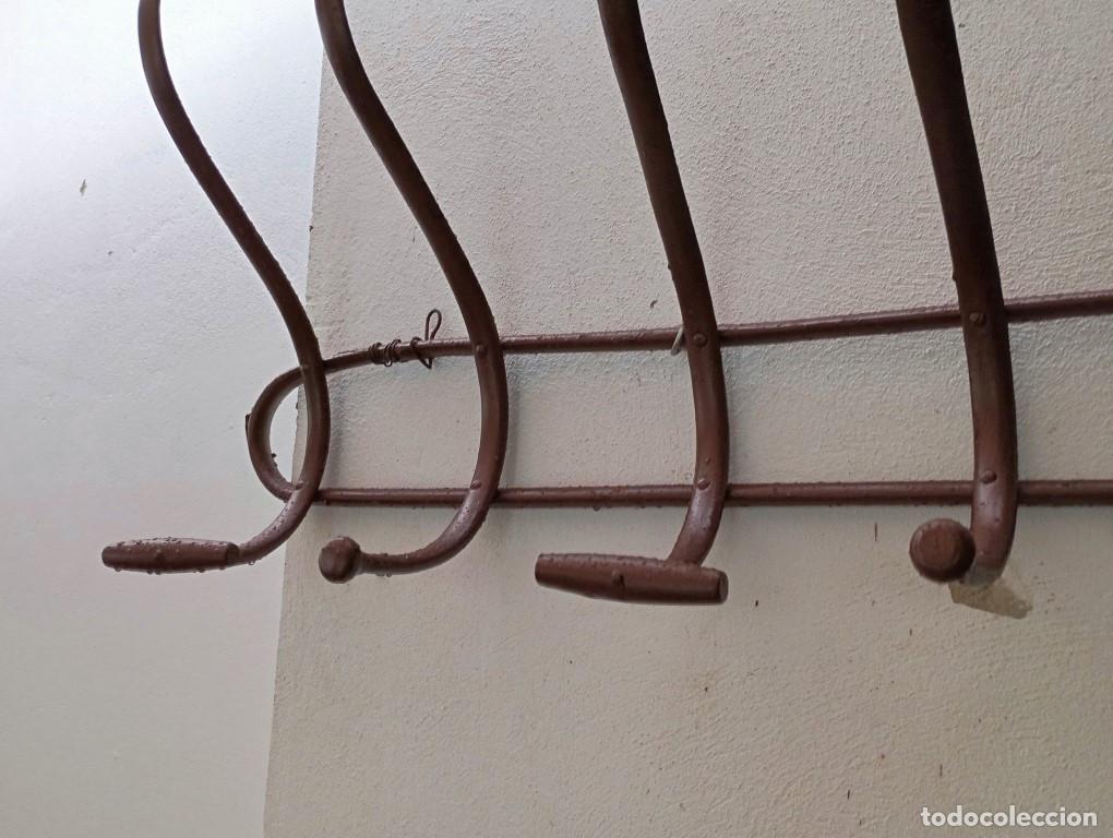 Antig&uuml;edades: percha antigua en forma de S - Foto 3