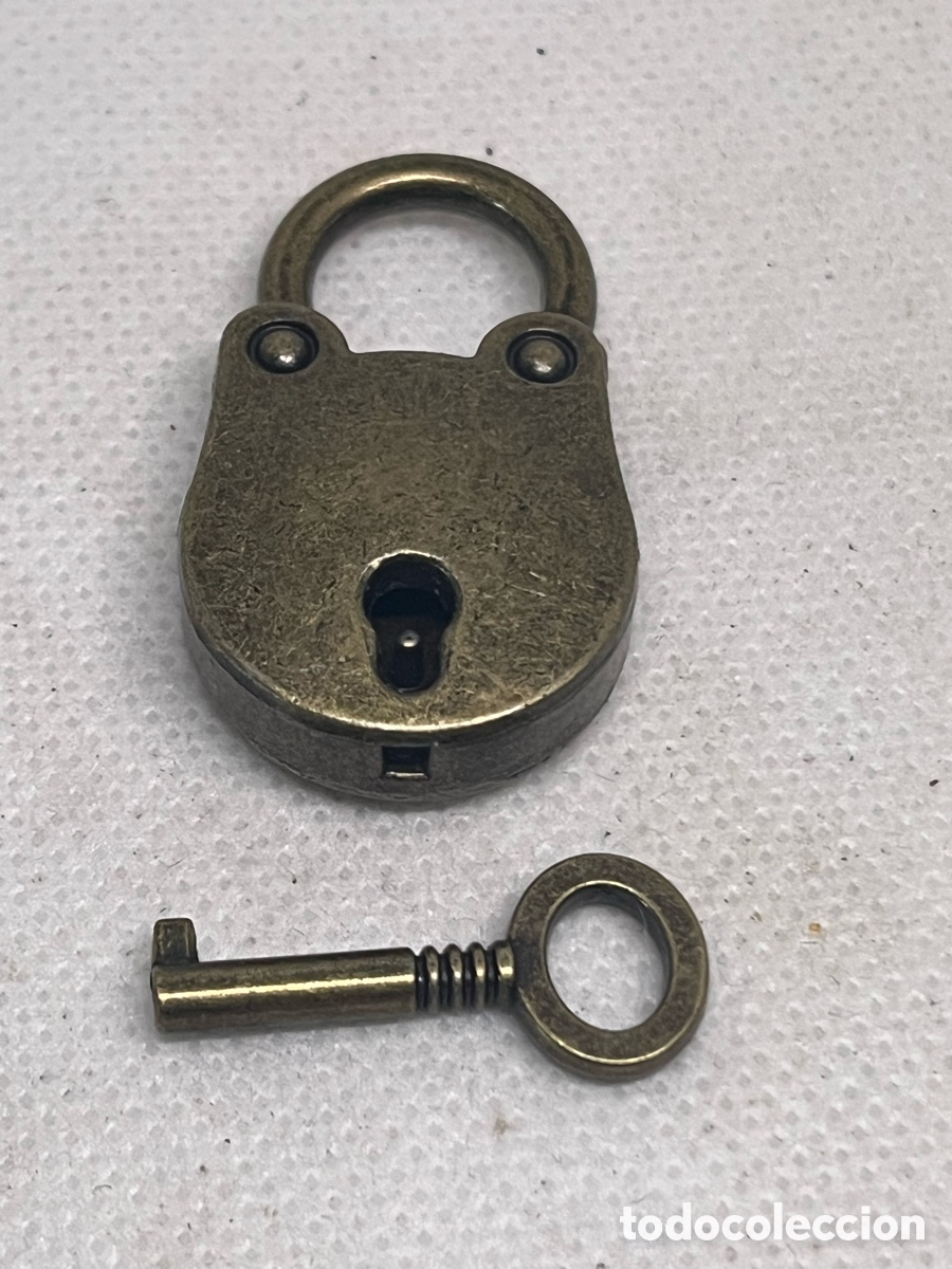 Antig&uuml;edades: CANDADO DE BRONCE CON LLAVE - Foto 2