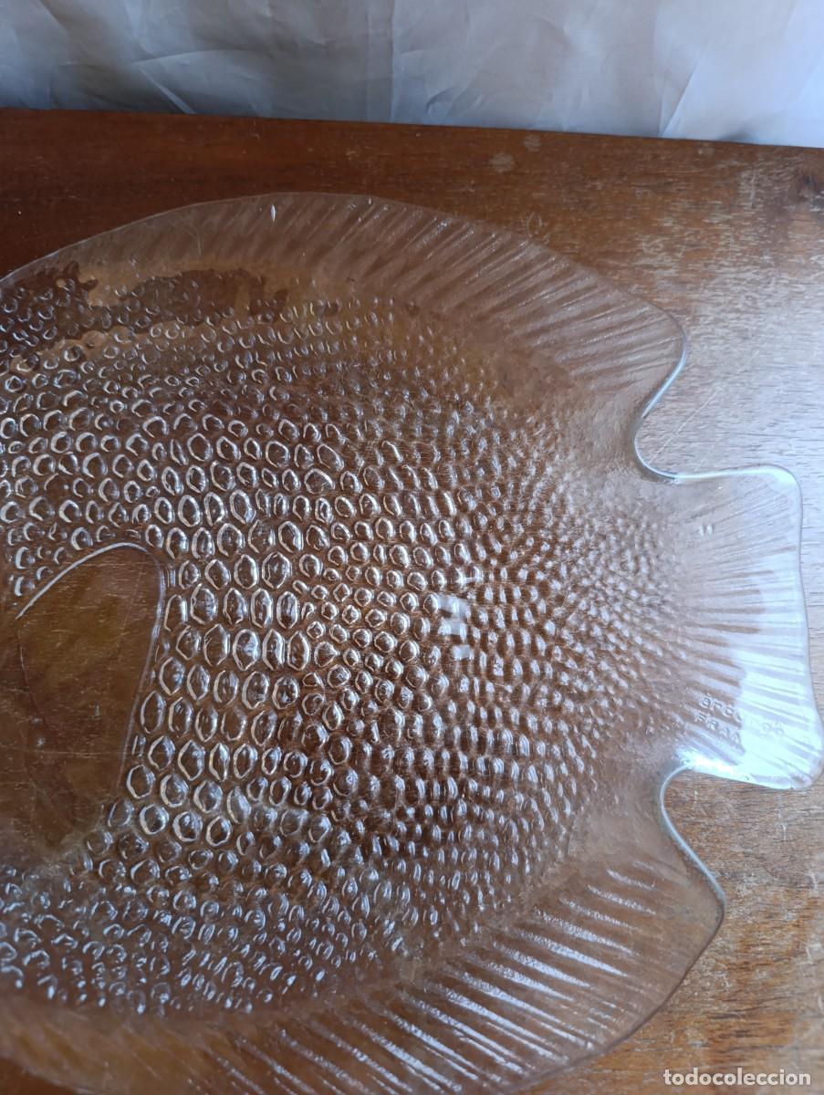 Antig&uuml;edades: Plato de cristal con forma de pez marca Arcoroc - Foto 3