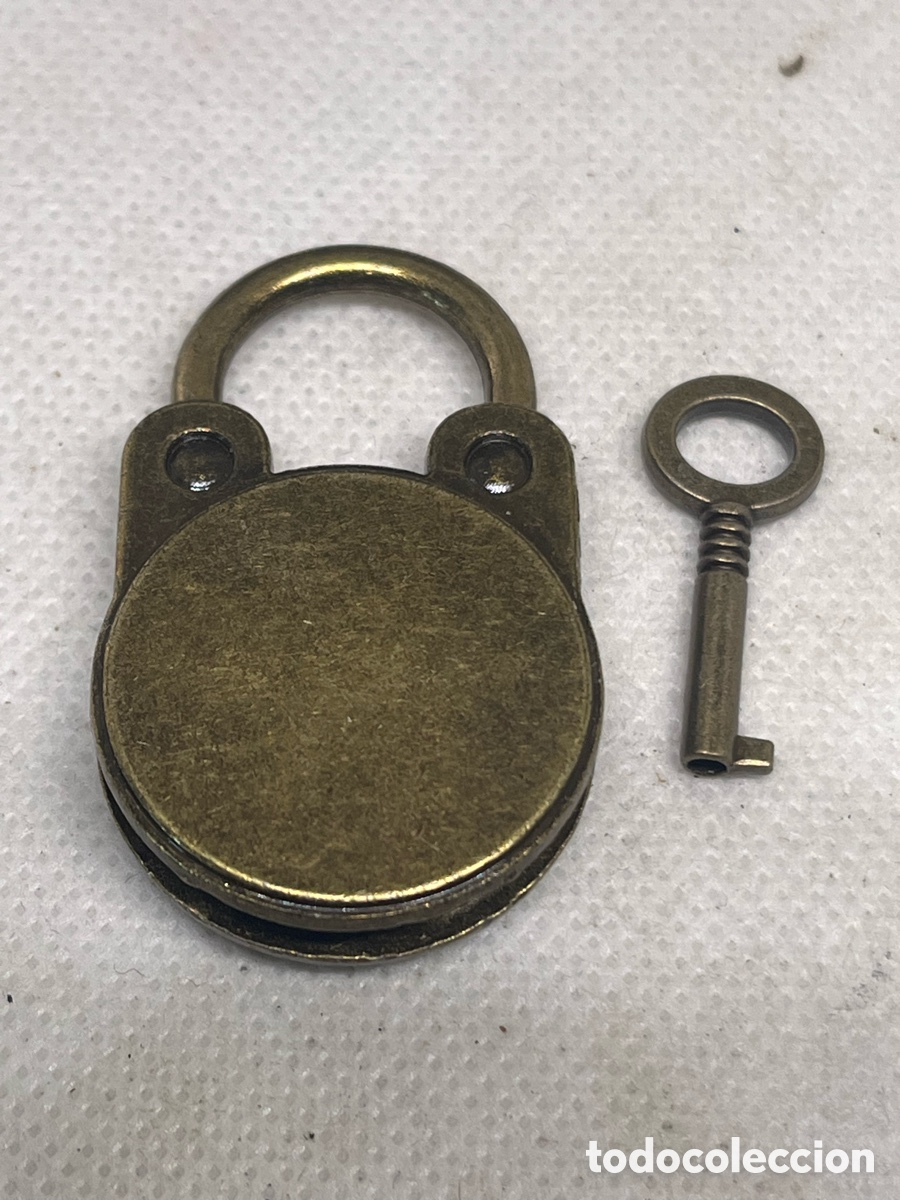 Antig&uuml;edades: CANDADO DE BRONCE CON LLAVE - Foto 2