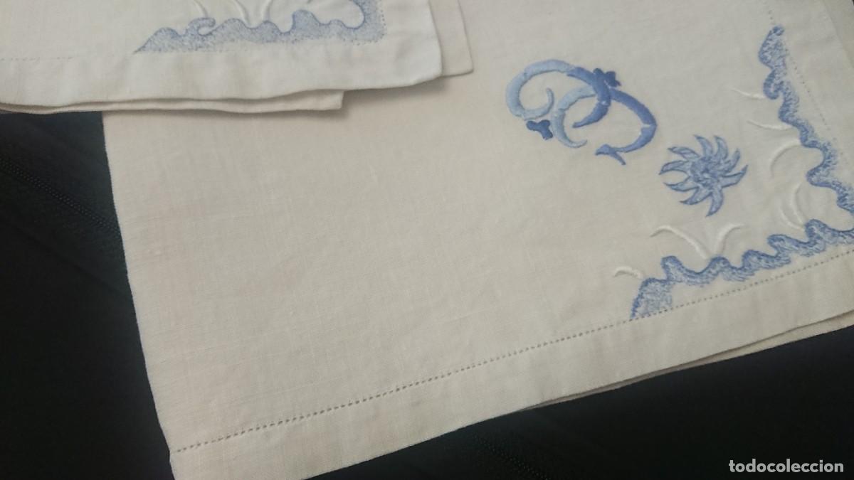 Antig&uuml;edades: Cuatro servilletas de lino, bordadas - Foto 12