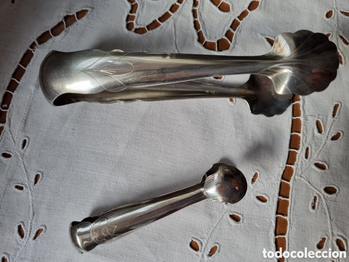 Oggetti Antichi: Antiguas pinzas para reposter&iacute;a y azucarero. Con dibujo grabado. Firma: Alfa. Alpaca?