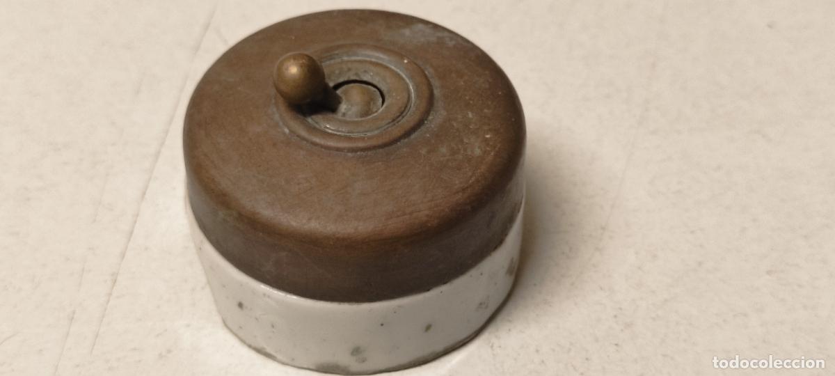 Antig&uuml;edades: ANTIGUO INTERRUPTOR DORADO 5CM - Foto 2