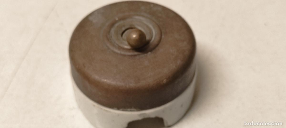 Antig&uuml;edades: ANTIGUO INTERRUPTOR DORADO 5CM - Foto 1