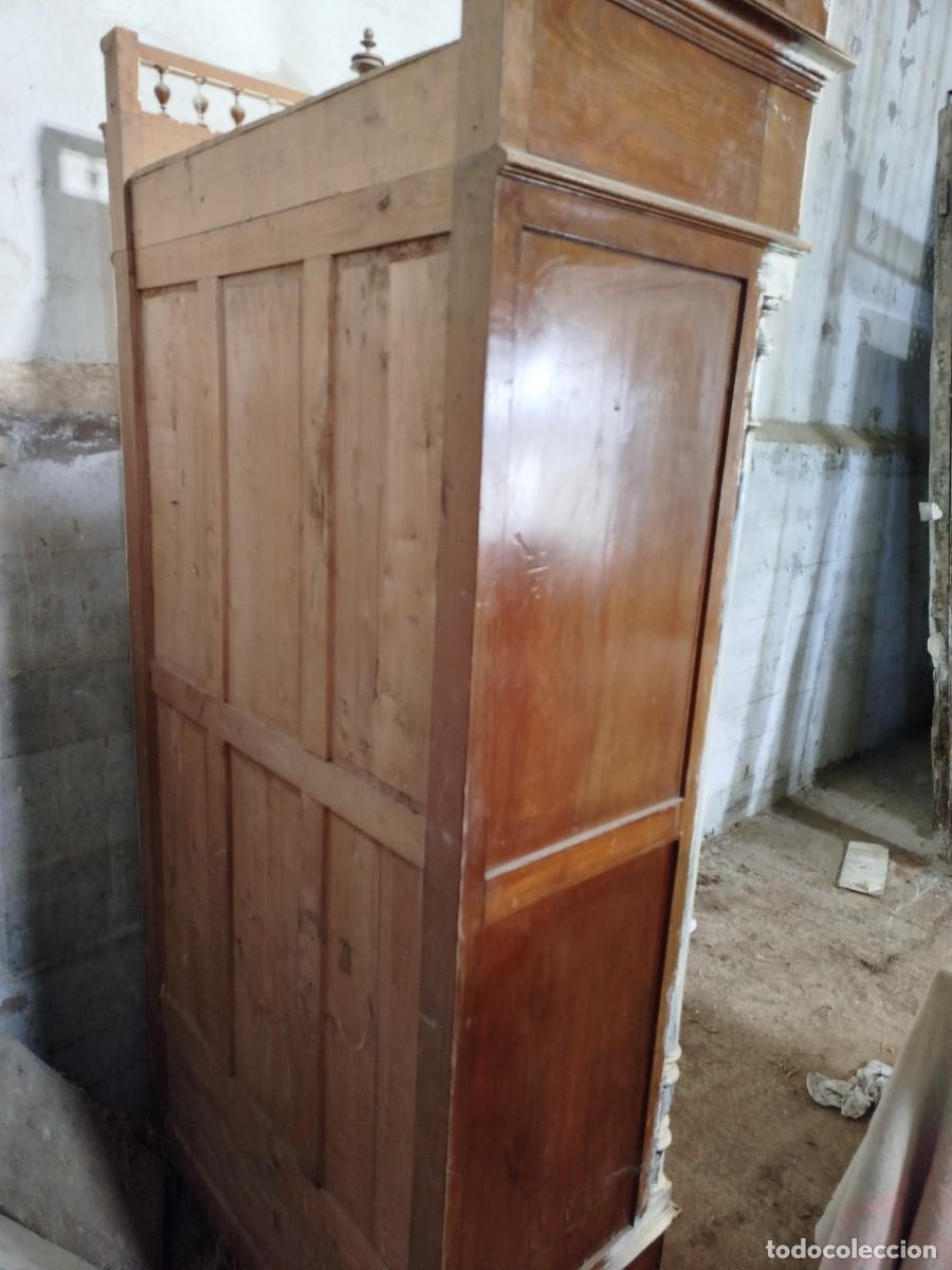 Antig&uuml;edades: Armario antiguo con espejo - Foto 6