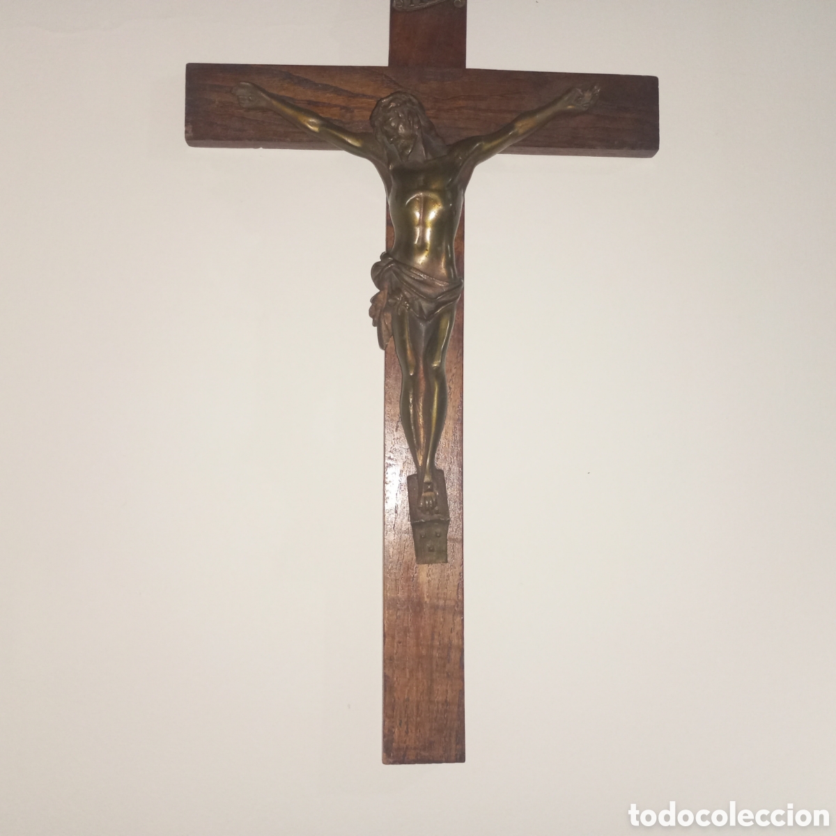 Antig&uuml;edades: Crucifijo de madera y bronce - Foto 1