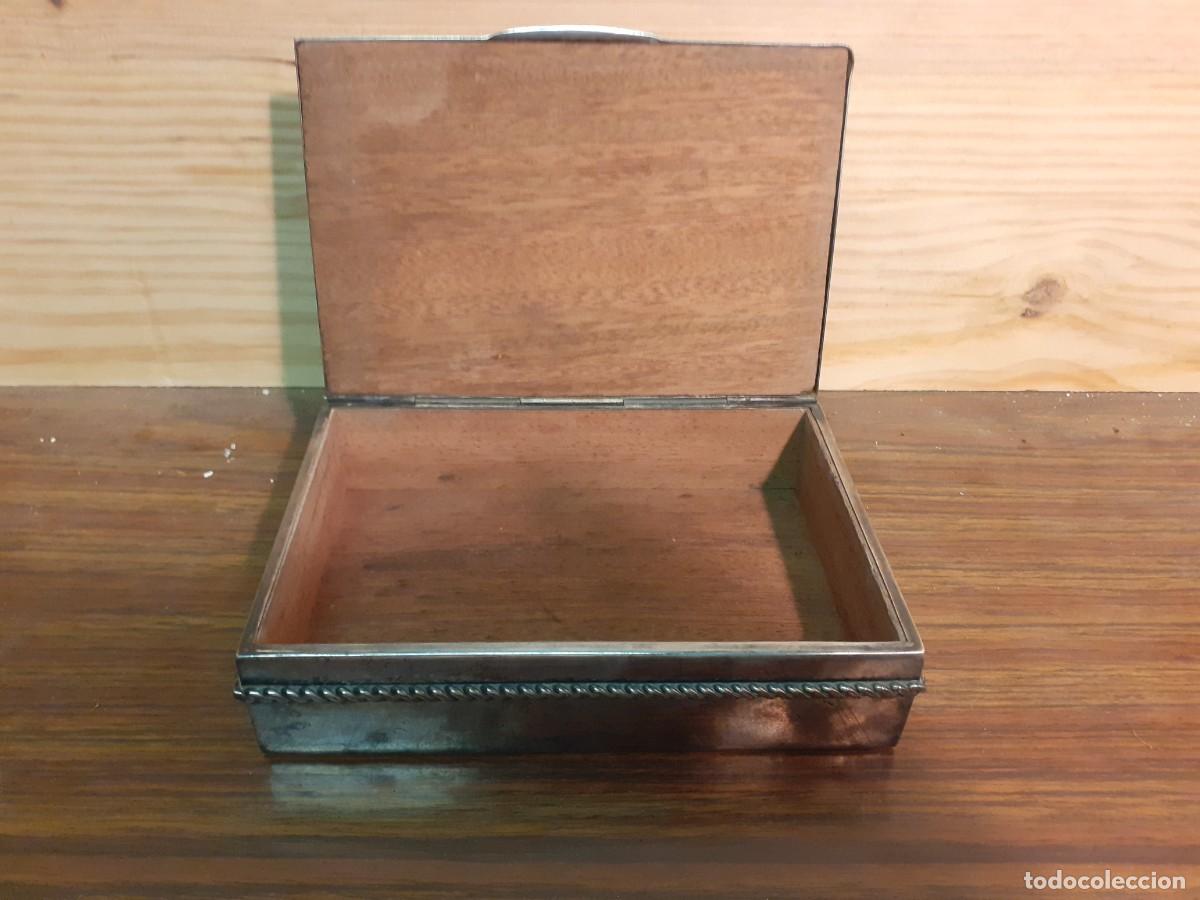 Antig&uuml;edades: Cajita con ba&ntilde;o de plata - Foto 2