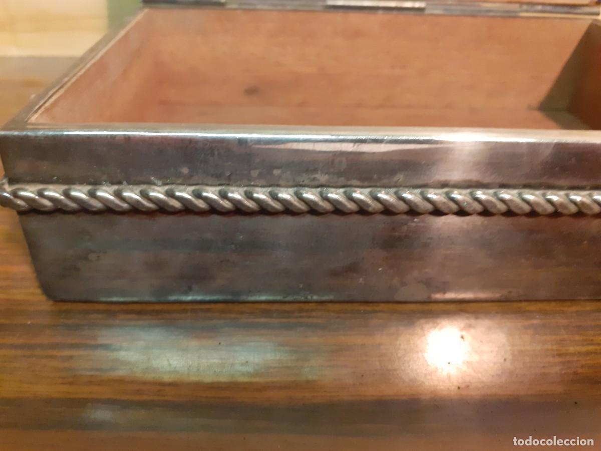 Antig&uuml;edades: Cajita con ba&ntilde;o de plata - Foto 3