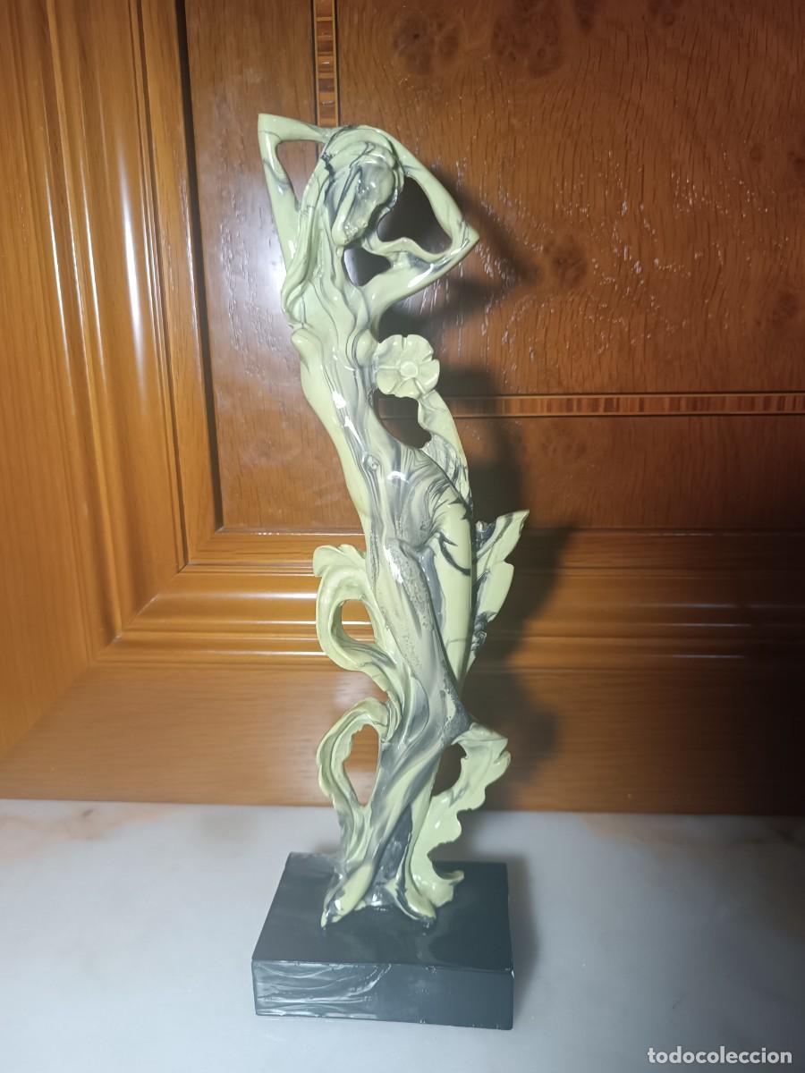 Antig&uuml;edades: Figura dama verde, con base. - Foto 1