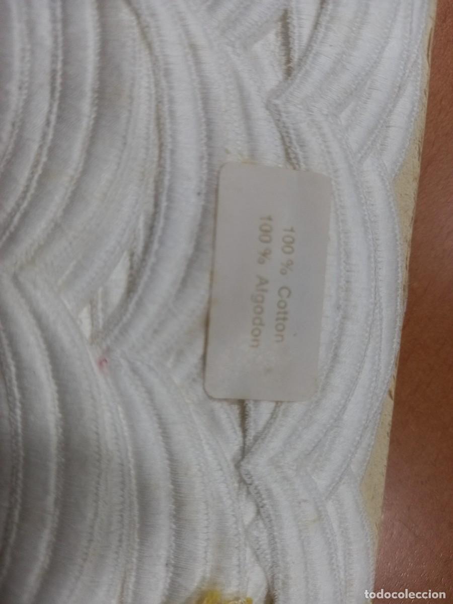 Antig&uuml;edades: Puntilla de bordado blanco con ondas - Foto 3
