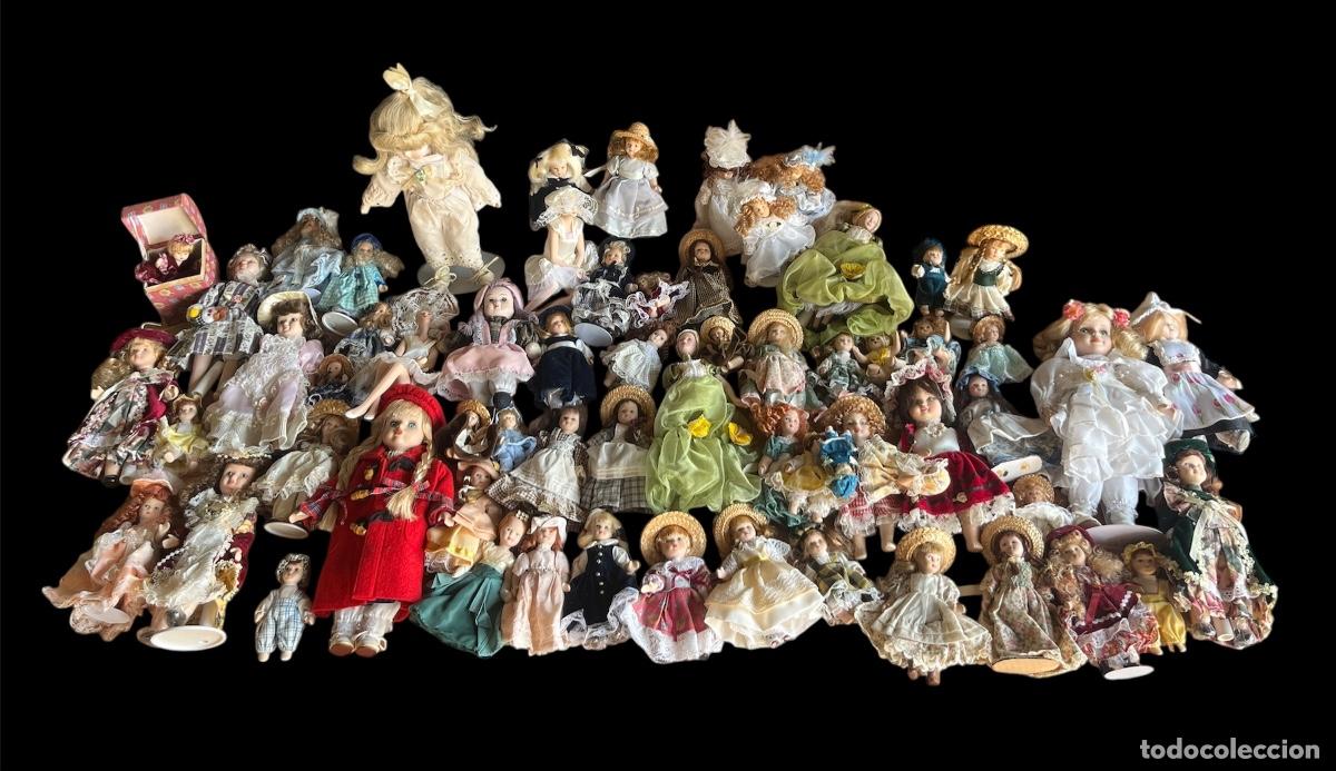 Antig&uuml;edades: LOTE DE 65 MU&Ntilde;ECAS DE PORCELANA. - Foto 1