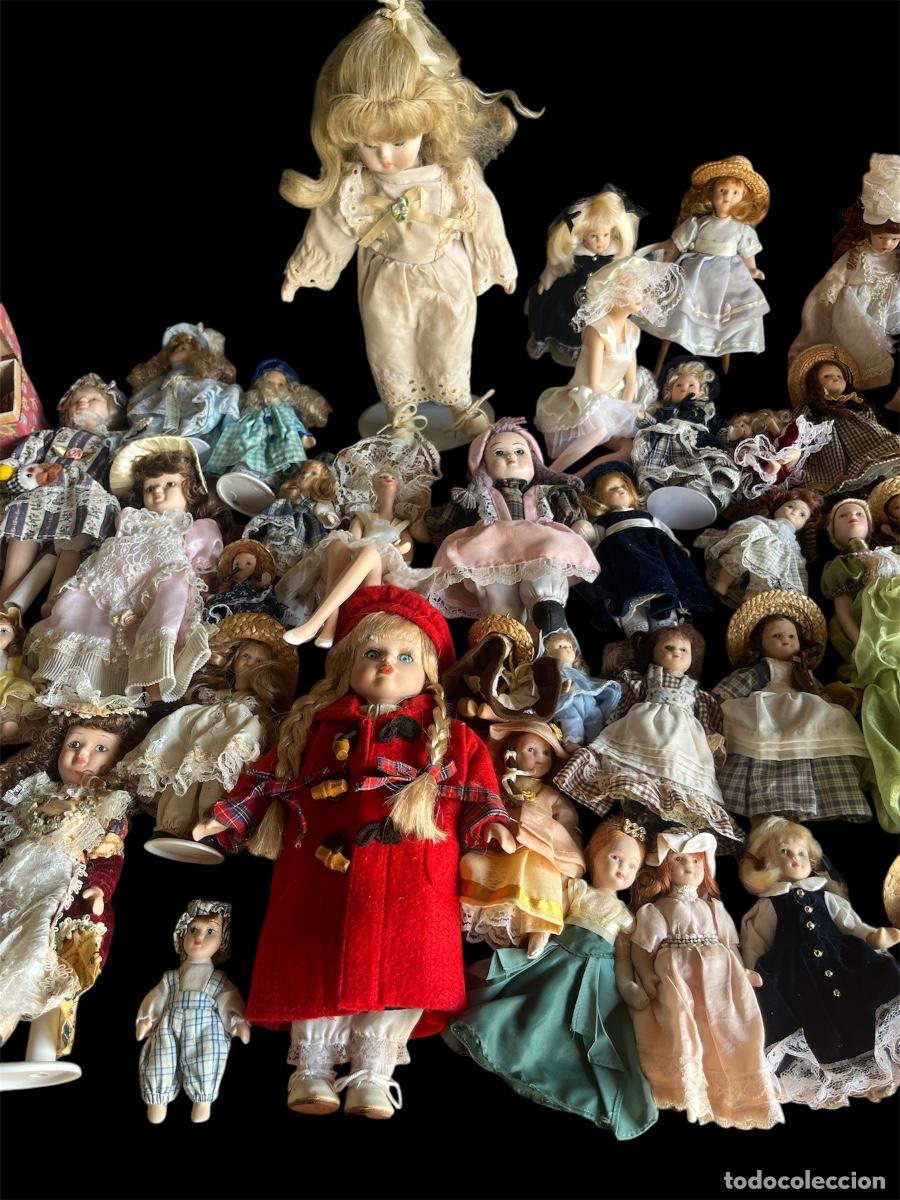 Antig&uuml;edades: LOTE DE 65 MU&Ntilde;ECAS DE PORCELANA. - Foto 3