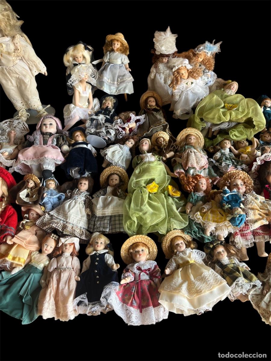 Antig&uuml;edades: LOTE DE 65 MU&Ntilde;ECAS DE PORCELANA. - Foto 4