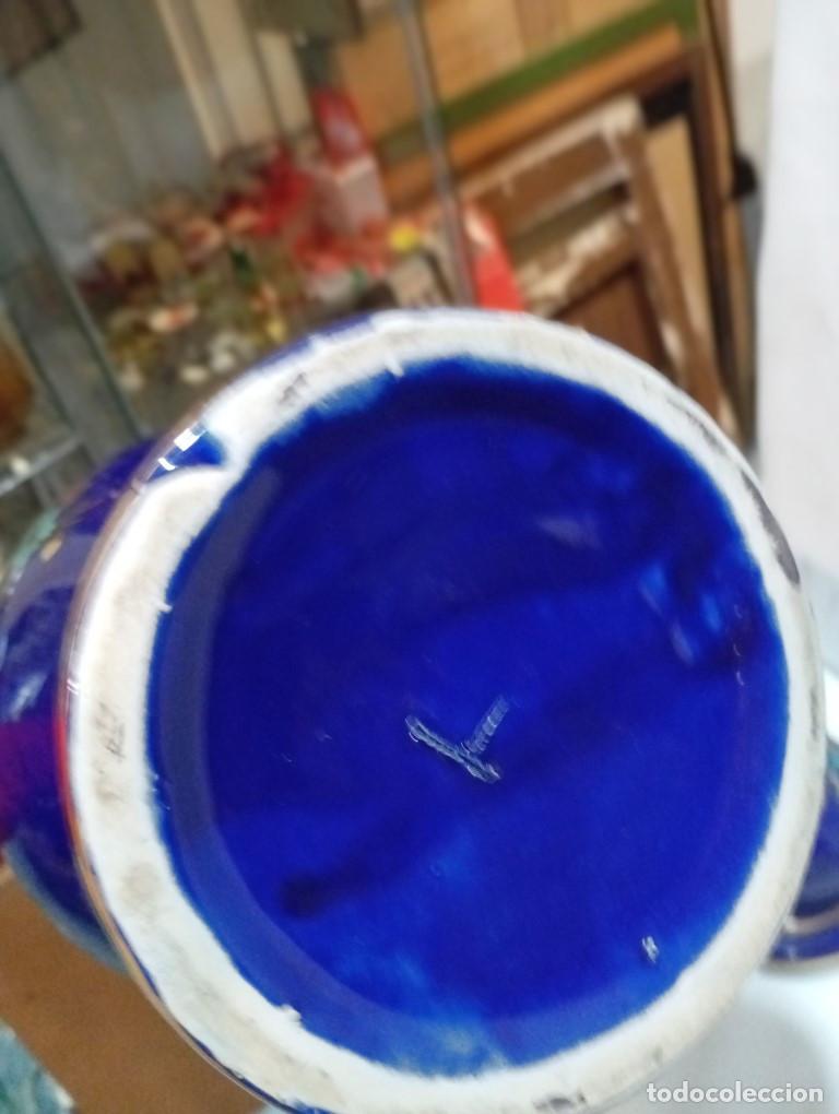 Antig&uuml;edades: jarron de ceramica azul - Foto 6