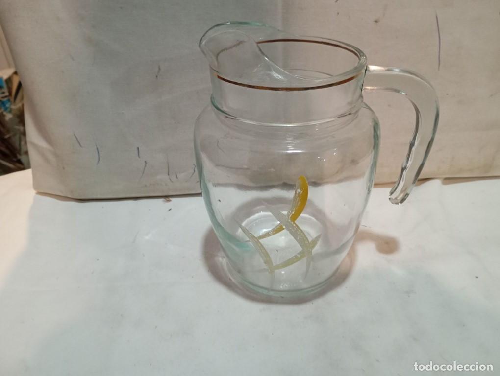 Antig&uuml;edades: jarra de cristal con dibujo - Foto 1