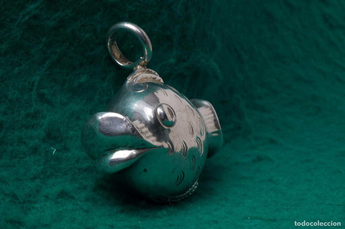Antig&uuml;edades: Sonajero de plata en forma de pez - Foto 2