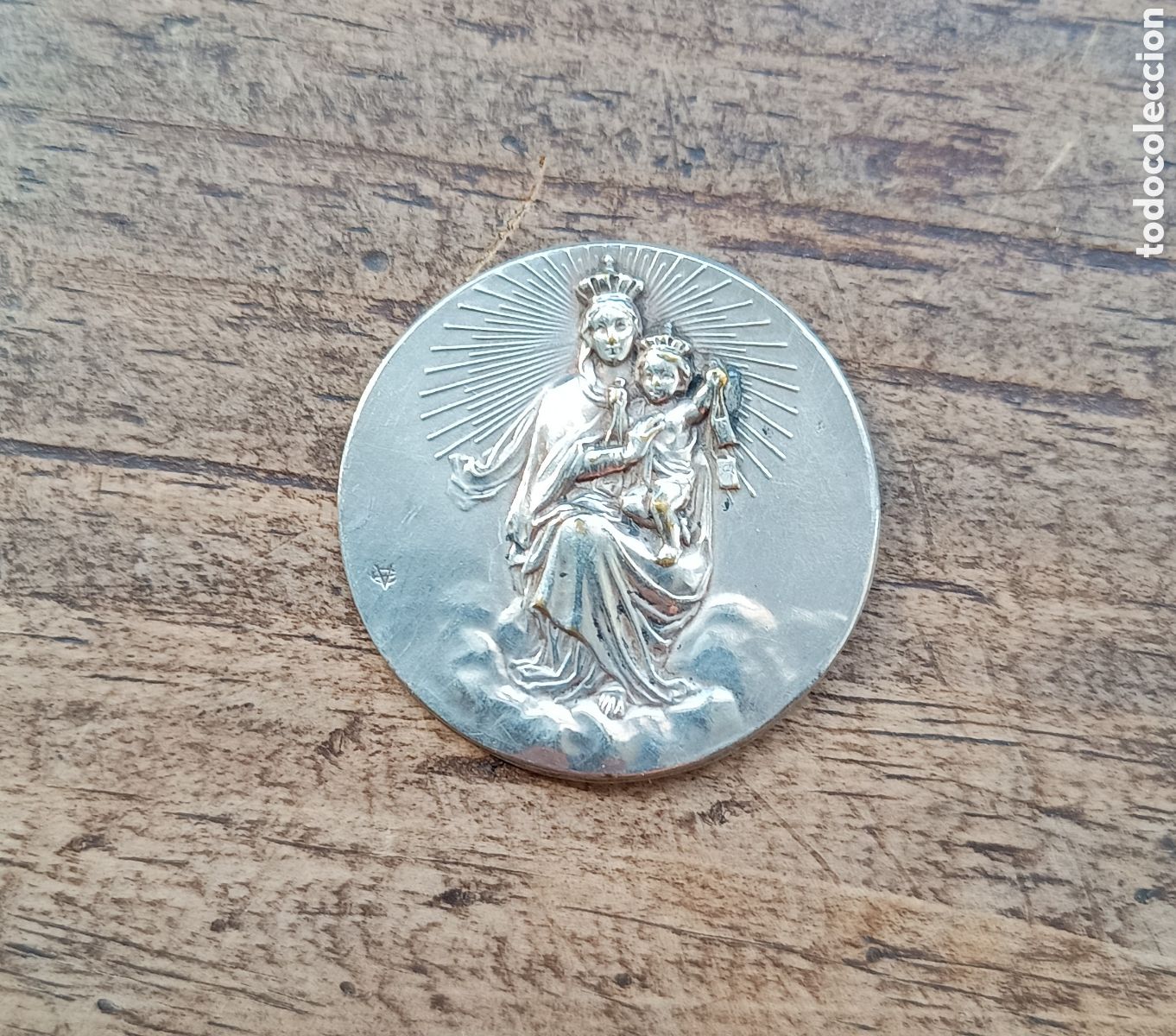 Antig&uuml;edades: ANTIGUA CHAPA DE LA VIRGEN DEL CARMEN - Foto 1