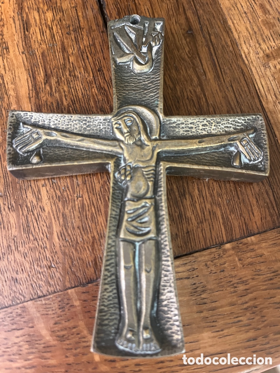 Antig&uuml;edades: Crucifijo en bronce. Para colgar. - Foto 3