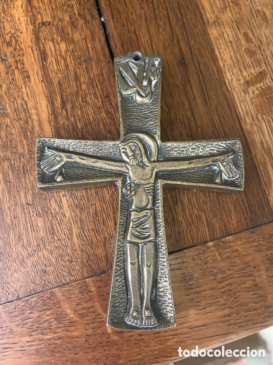 Antig&uuml;edades: Crucifijo en bronce. Para colgar. - Foto 1