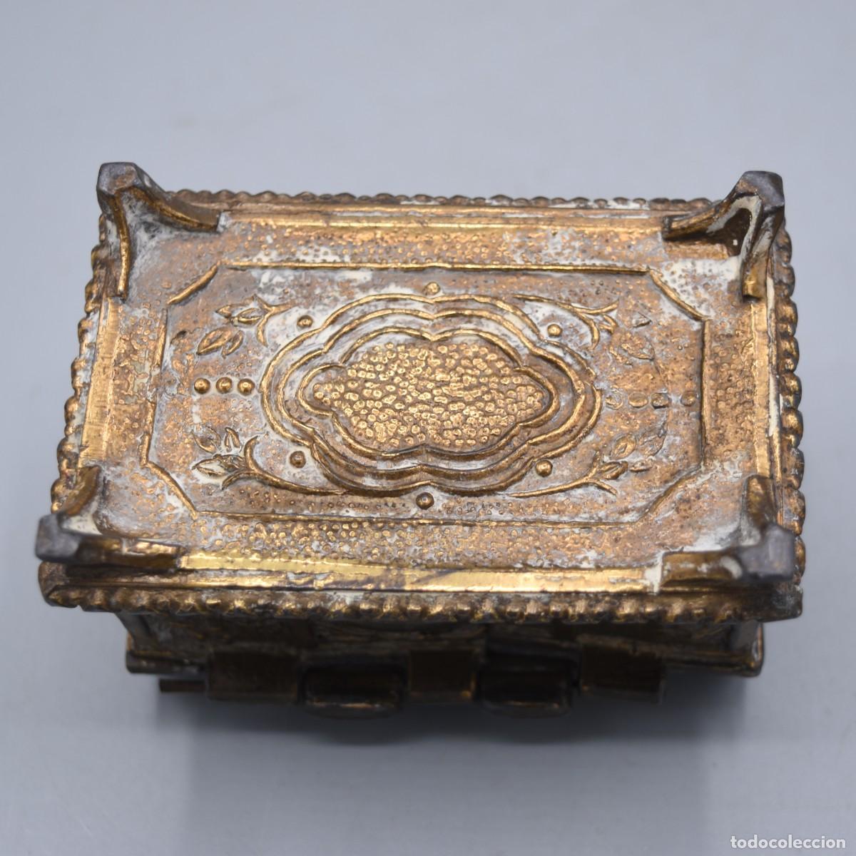 Antig&uuml;edades: Caja cofre antiguo de metal - Foto 6