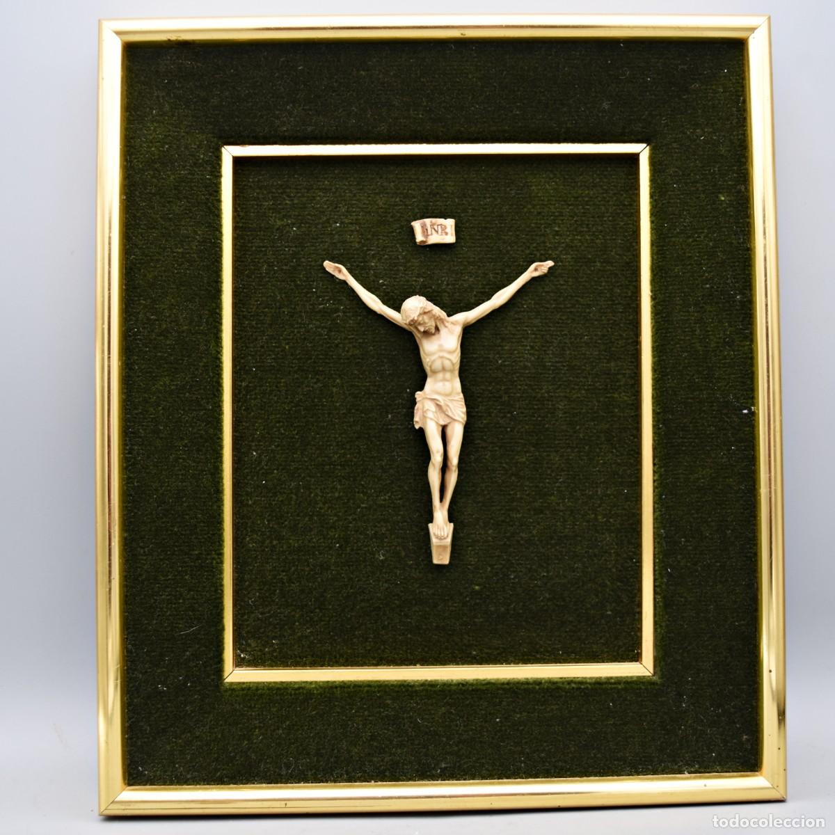 Antig&uuml;edades: Cristo con marco e interior en raso verde - Foto 3
