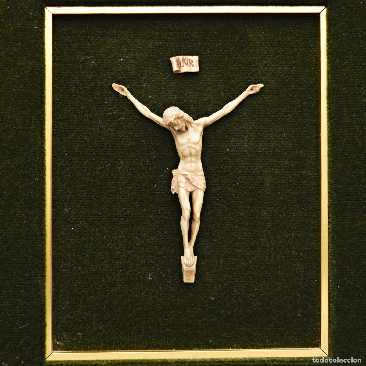 Antig&uuml;edades: Cristo con marco e interior en raso verde - Foto 4