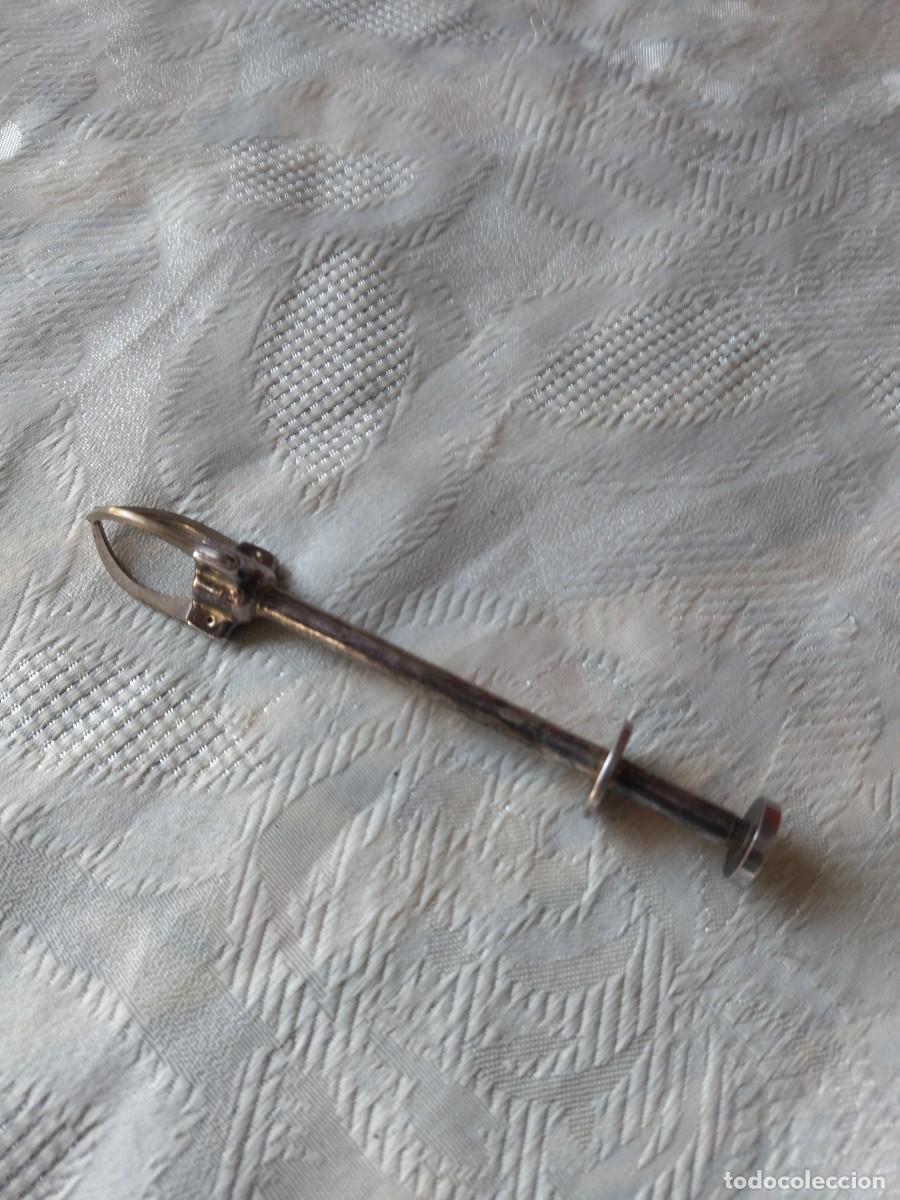 Antig&uuml;edades: PINZAS PARA TERRONES DE AZUCAR, ba&ntilde;adas en plata. - Foto 4