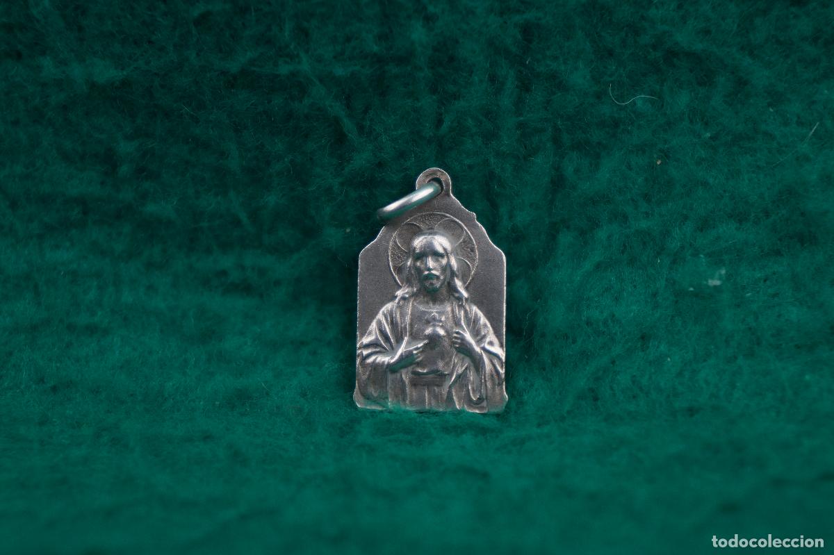 Antig&uuml;edades: Medalla de Plata de Ley de &ldquo;la Moreneta&rdquo; y El Santo Coraz&oacute;n de Jes&uacute;s. - Foto 2