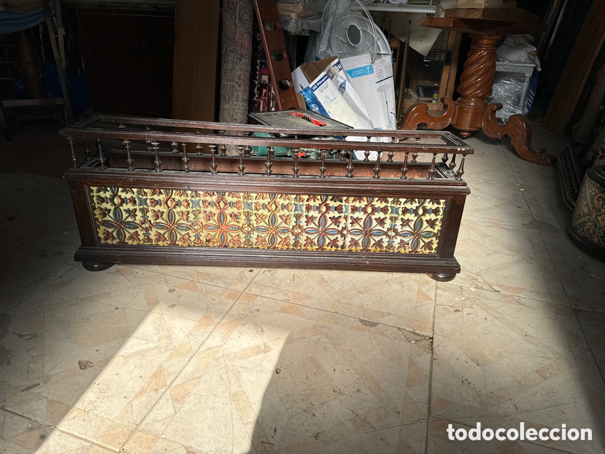 Antig&uuml;edades: Macetero en madera y cer&aacute;mica - Foto 1