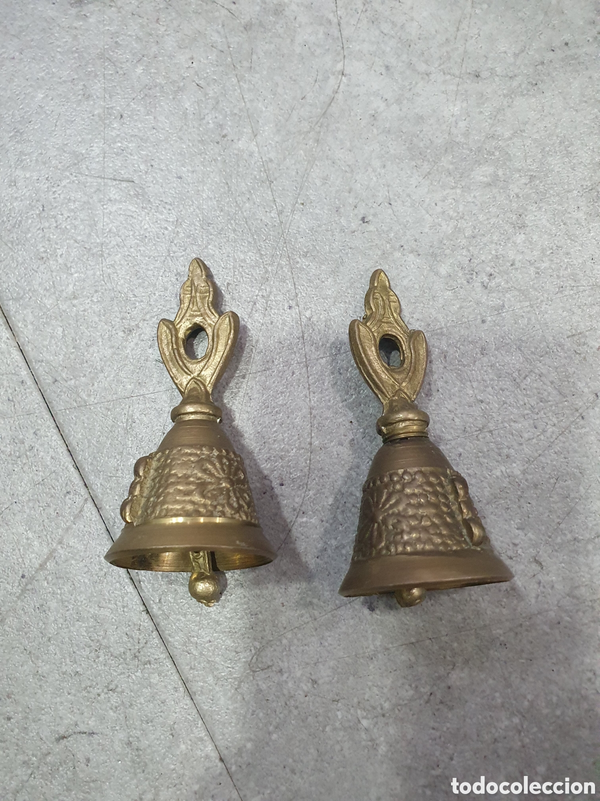 Antig&uuml;edades: Pareja de campanitas de bronce. (L103) - Foto 1
