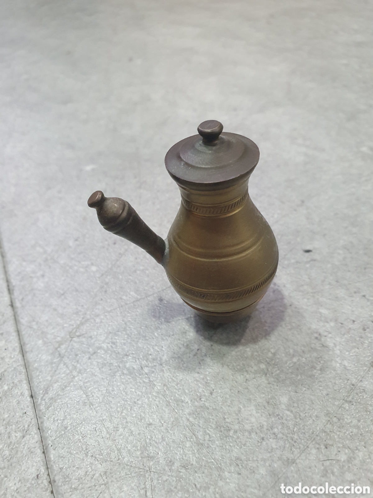 Antig&uuml;edades: Chocolatera en miniatura bronce. (L103) - Foto 1
