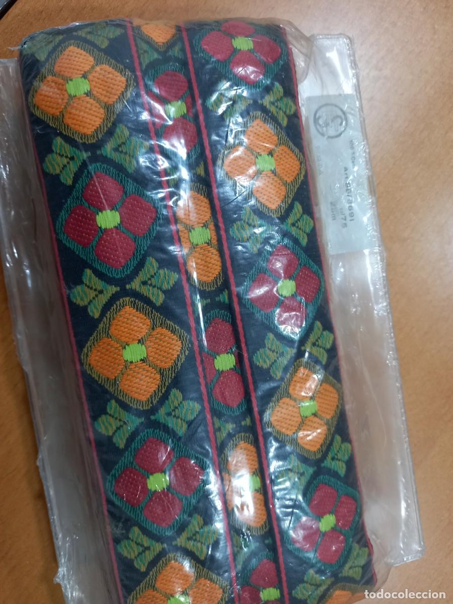 Antig&uuml;edades: Tapacosturas estampado ancho - Foto 1