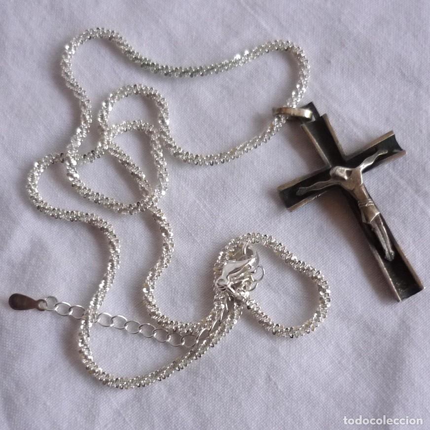 Antig&uuml;edades: Crucifijo de plata de ley + cord&oacute;n de plata - Foto 1